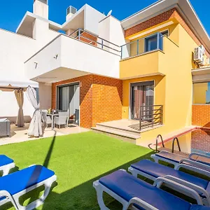 Cozy With Pool And Barbecue Сasa de vacaciones Albufeira