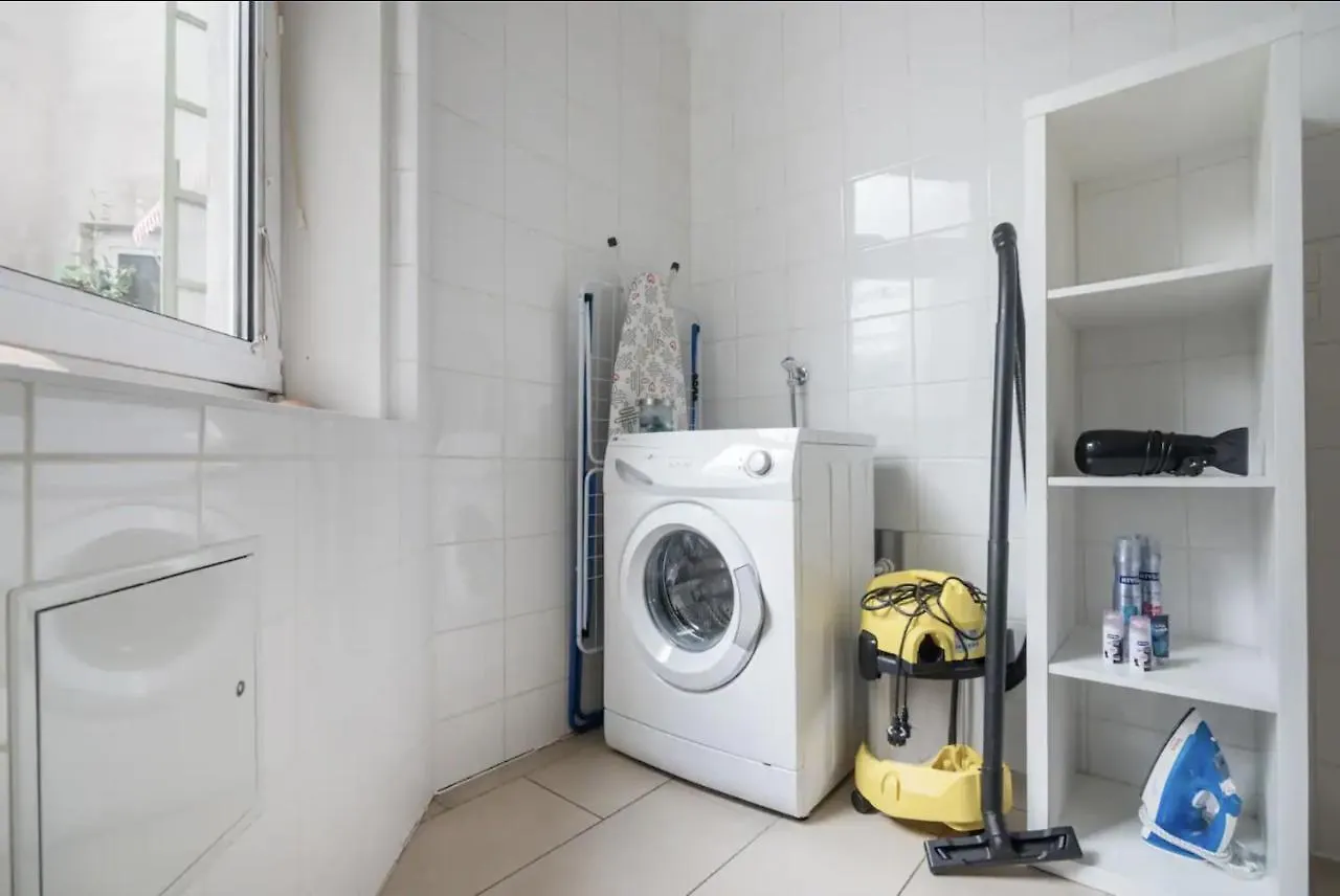 Apartment France | Operastreet Vienna 0*,  Austria